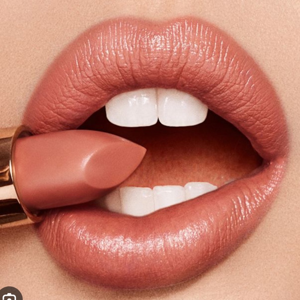 Stoned Rose CHARLOTTE TILBURY kissing lipstick